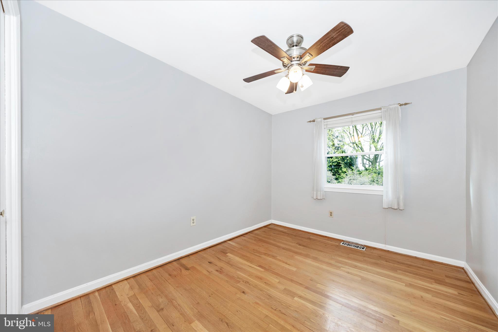 25 BOILEAU COURT