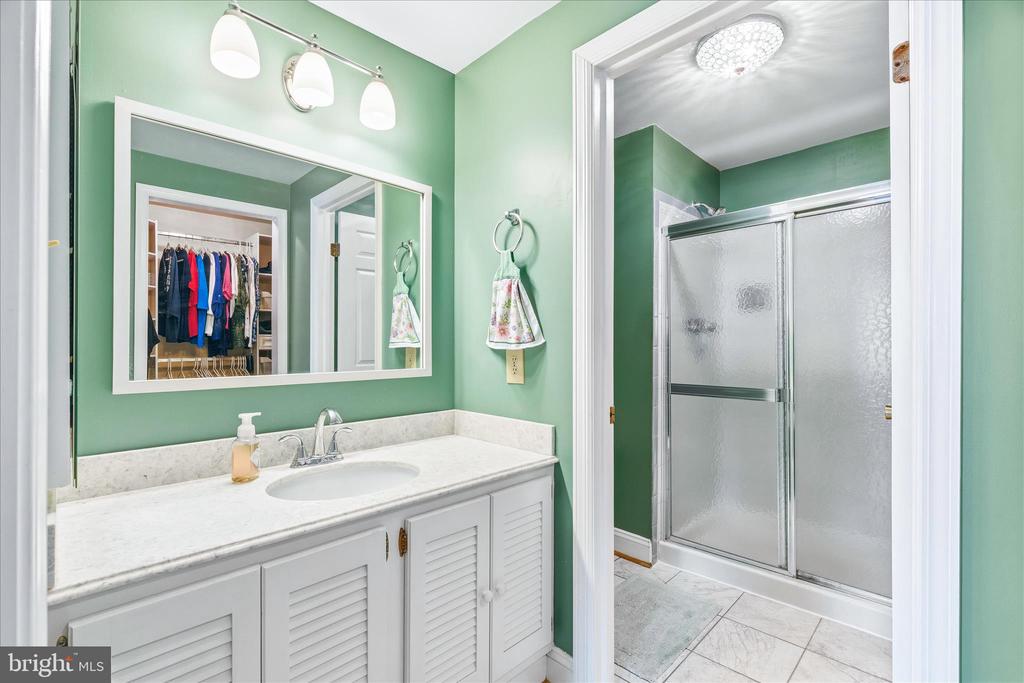 5905 CHAR LEIGH CIRCLE