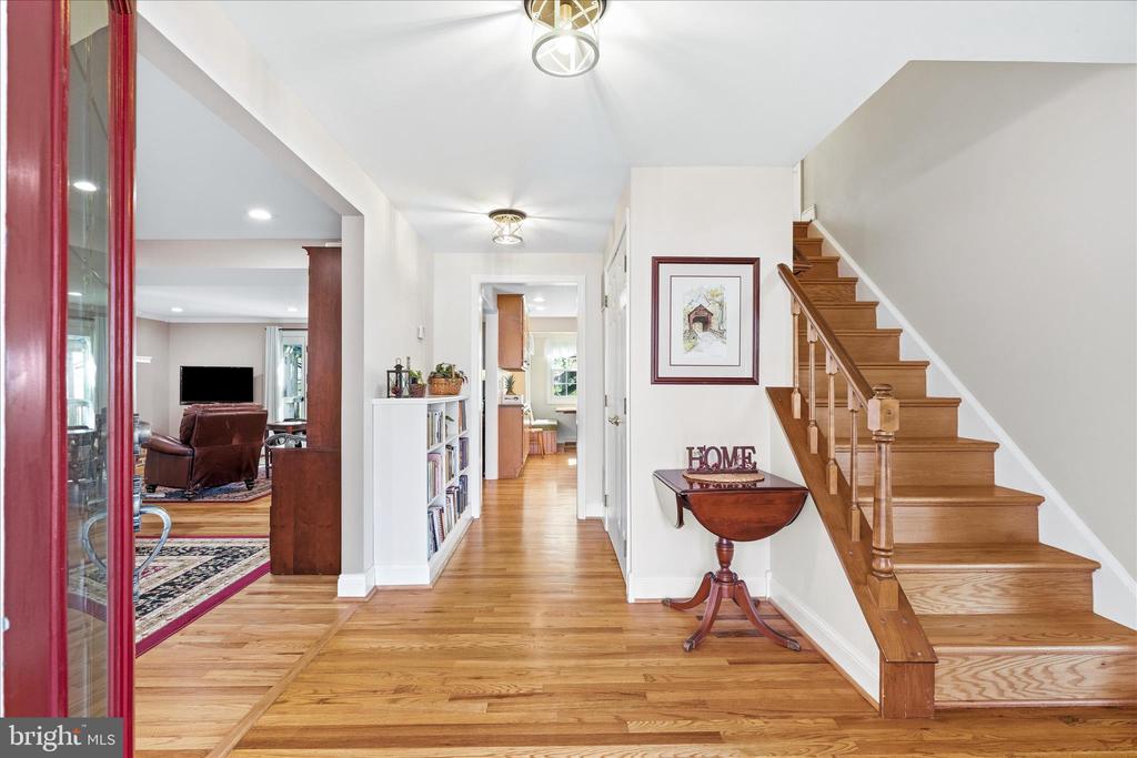 5905 CHAR LEIGH CIRCLE