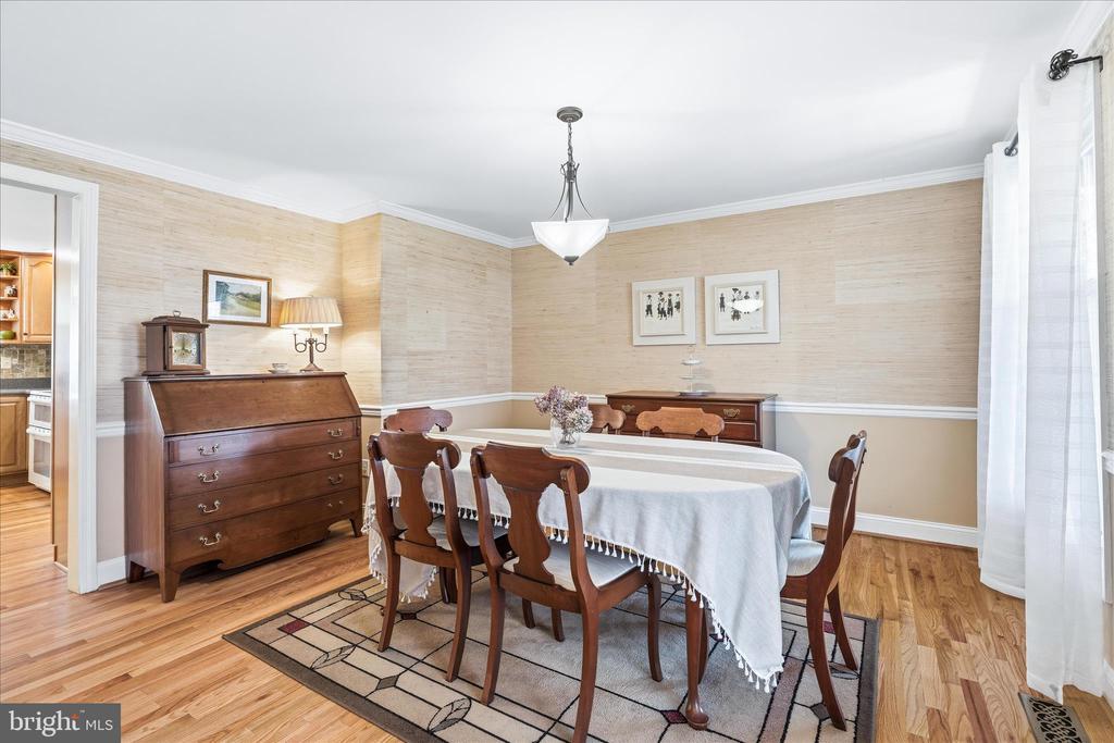 5905 CHAR LEIGH CIRCLE