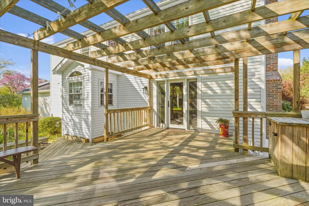 5905 CHAR LEIGH CIRCLE