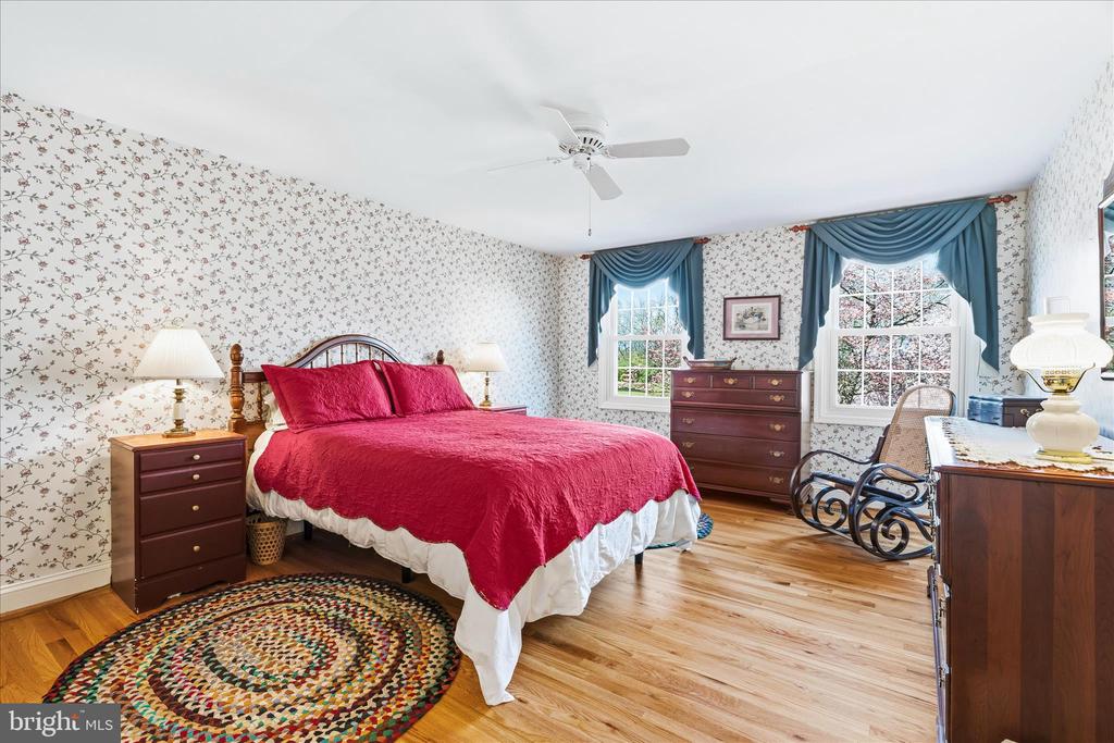 5905 CHAR LEIGH CIRCLE