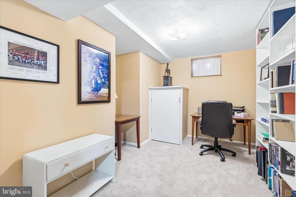 5905 CHAR LEIGH CIRCLE