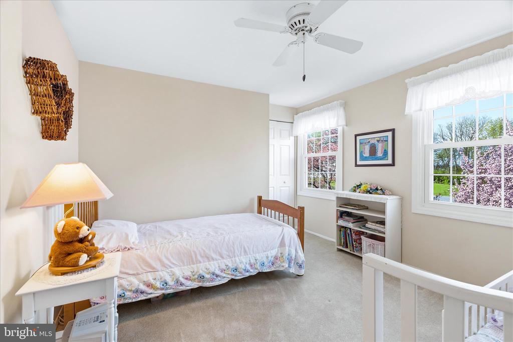 5905 CHAR LEIGH CIRCLE