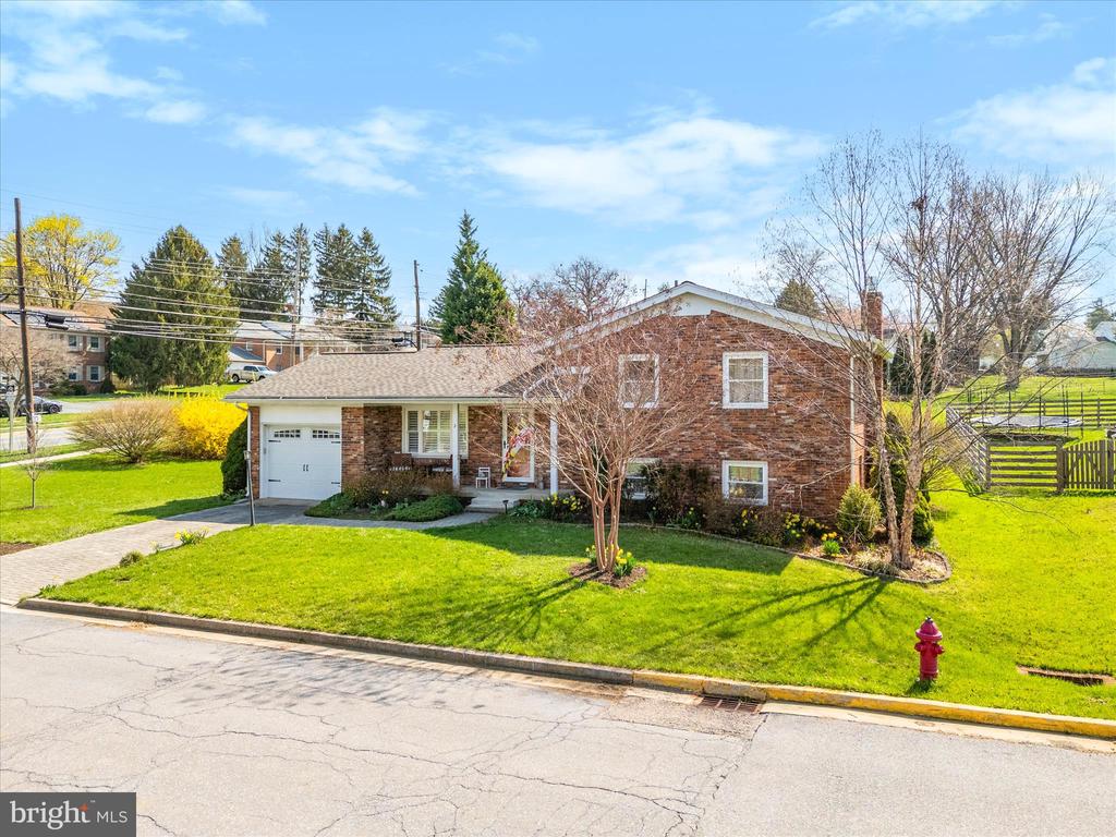 2 LOMBARDY DRIVE