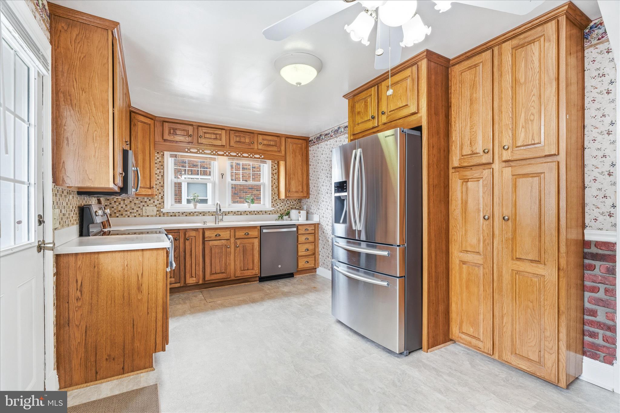 6 E 13TH STREET