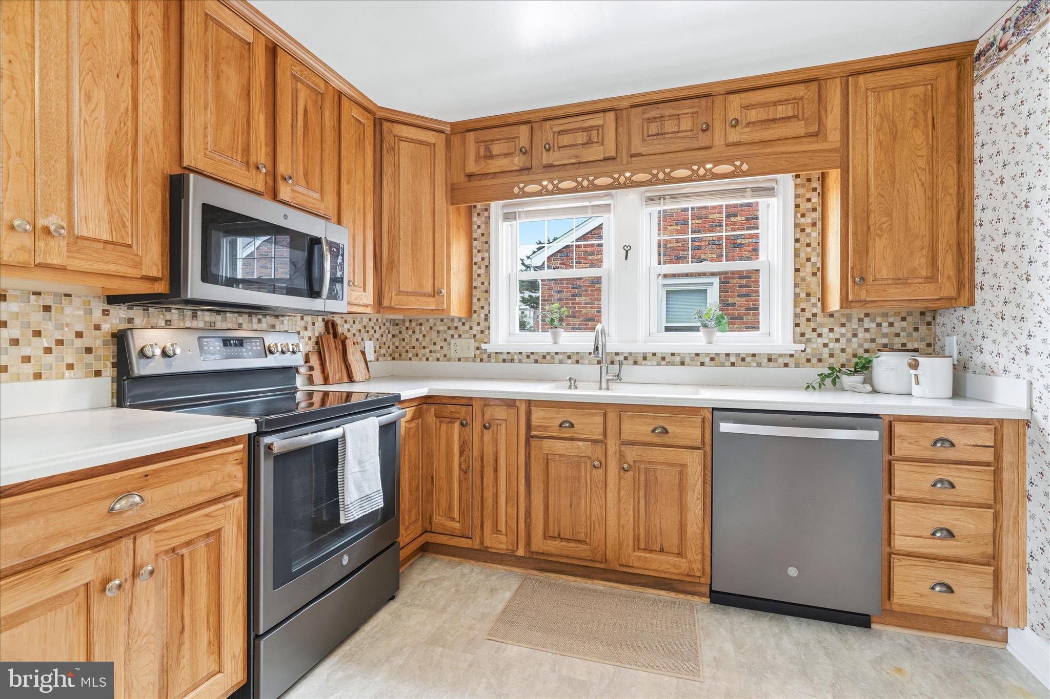 6 E 13TH STREET