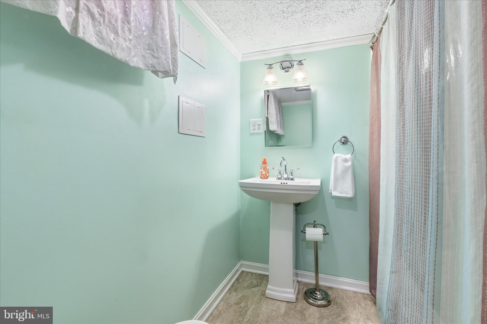 6 E 13TH STREET