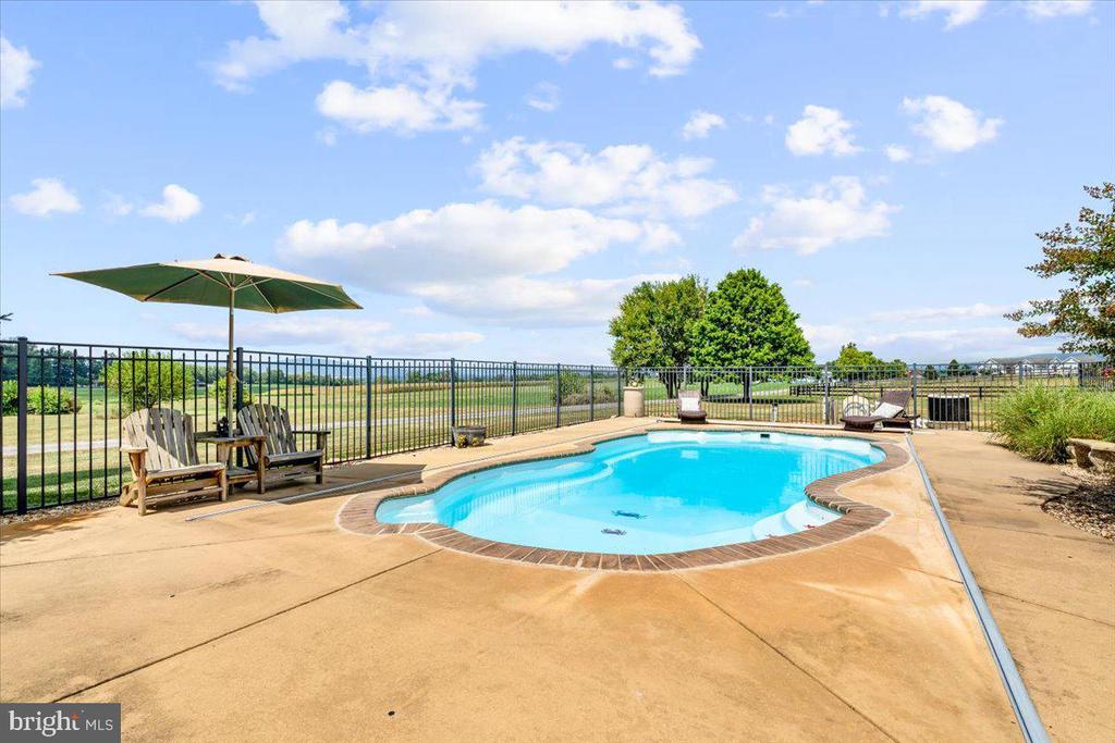 3938 CHERRY LANE