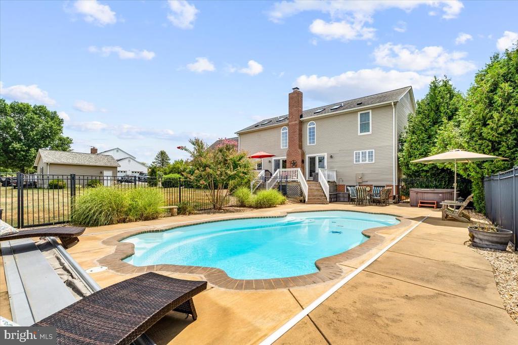 3938 CHERRY LANE