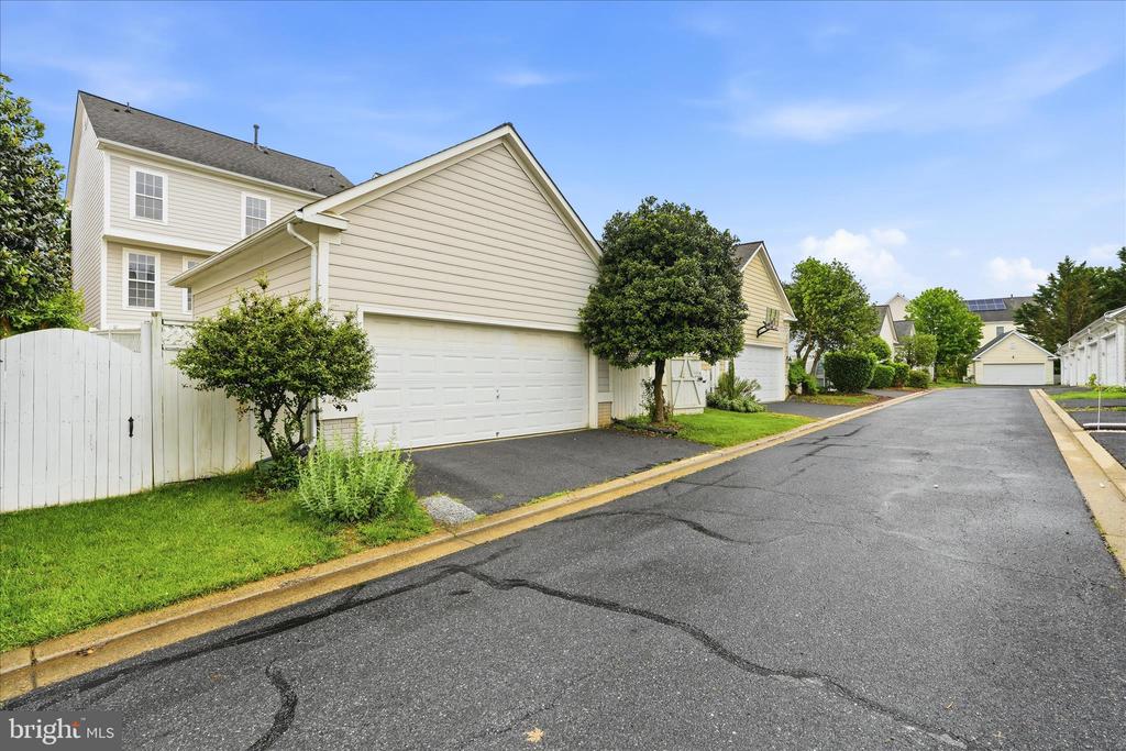 9009 BEALLS FARM ROAD