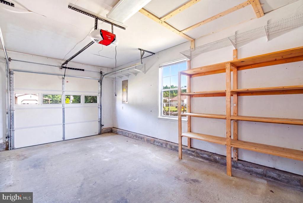 5661 CRABAPPLE DRIVE