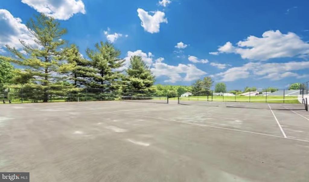 5661 CRABAPPLE DRIVE