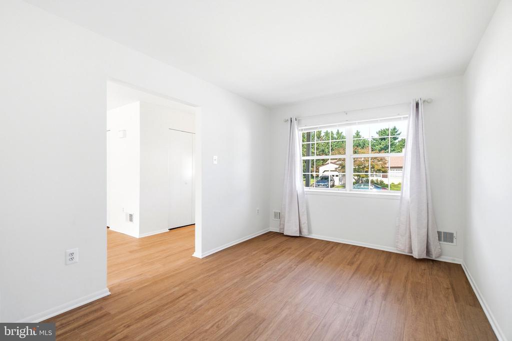 5661 CRABAPPLE DRIVE