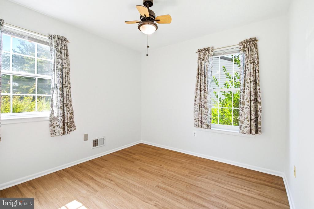 5661 CRABAPPLE DRIVE