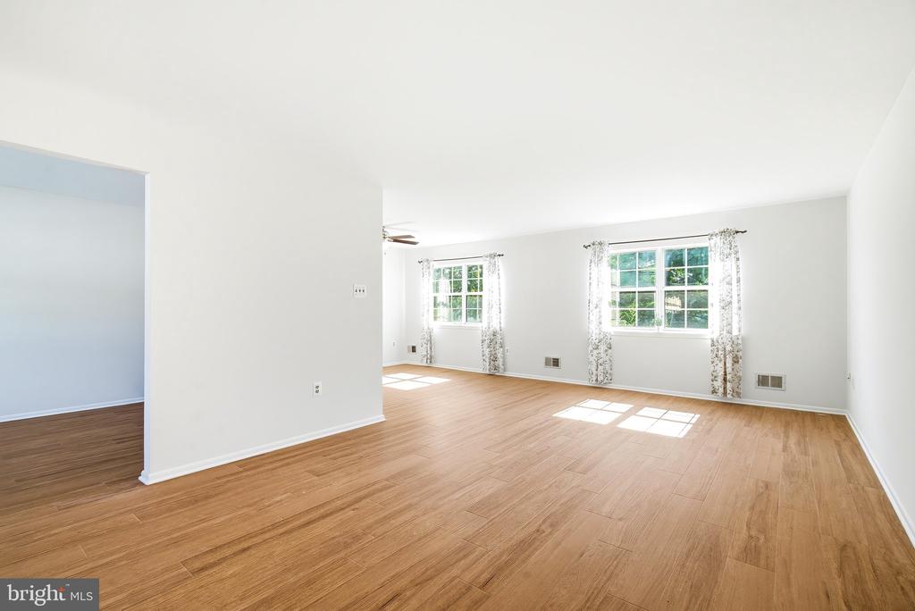 5661 CRABAPPLE DRIVE