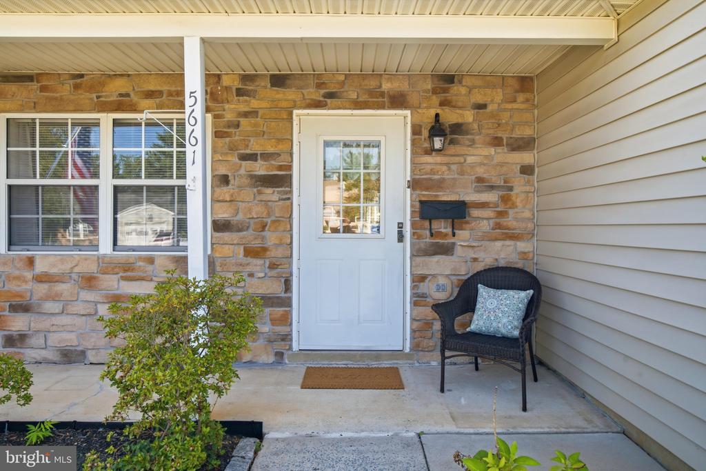 5661 CRABAPPLE DRIVE