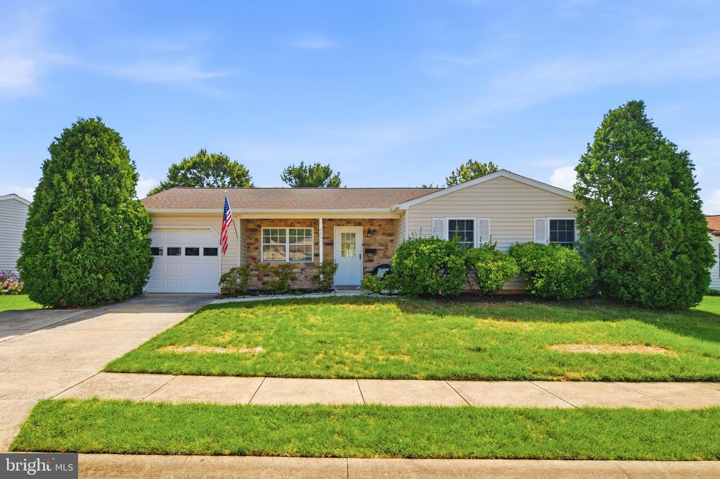 5661 CRABAPPLE DRIVE