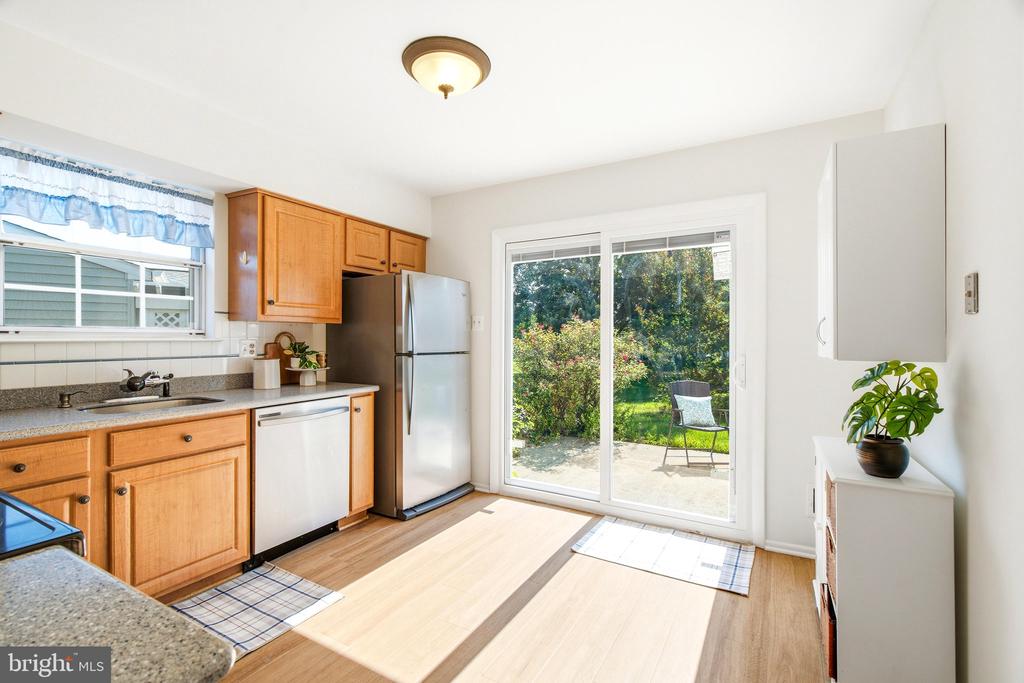 5661 CRABAPPLE DRIVE