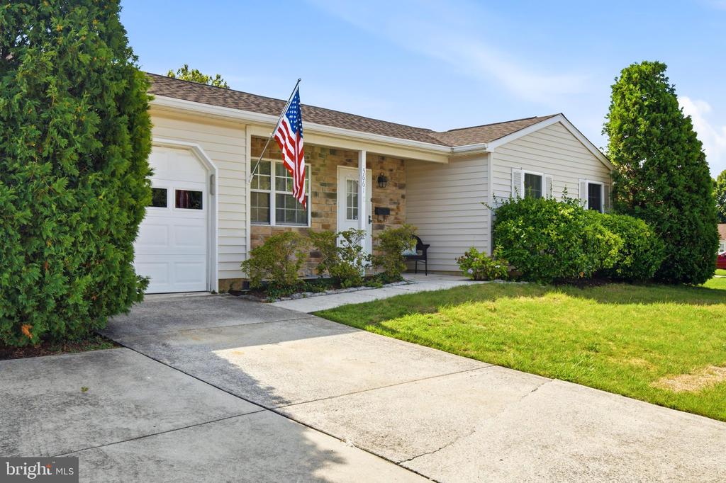 5661 CRABAPPLE DRIVE