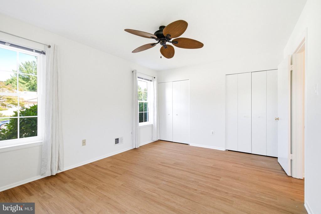 5661 CRABAPPLE DRIVE