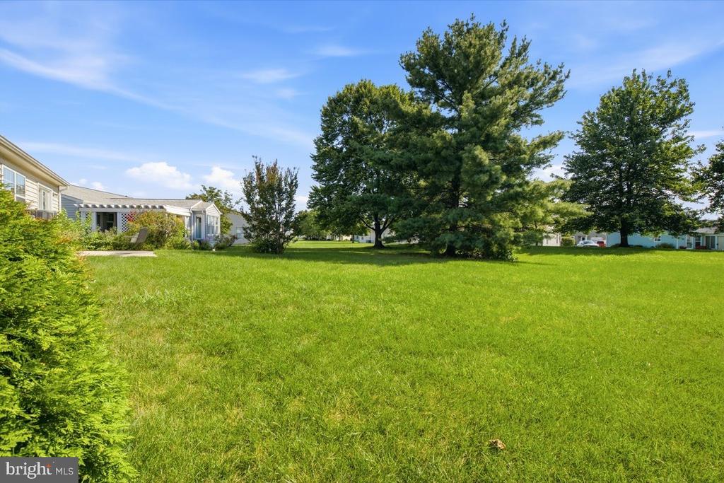 5661 CRABAPPLE DRIVE
