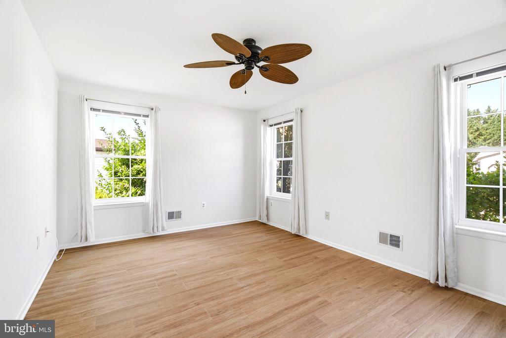 5661 CRABAPPLE DRIVE