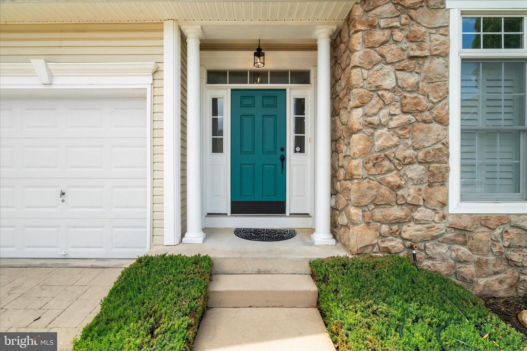 4 LAMAR LANE