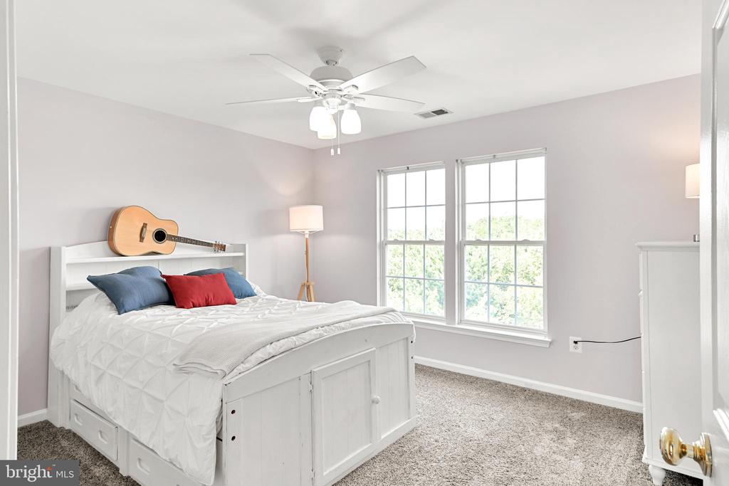 8 N POINTE TERRACE