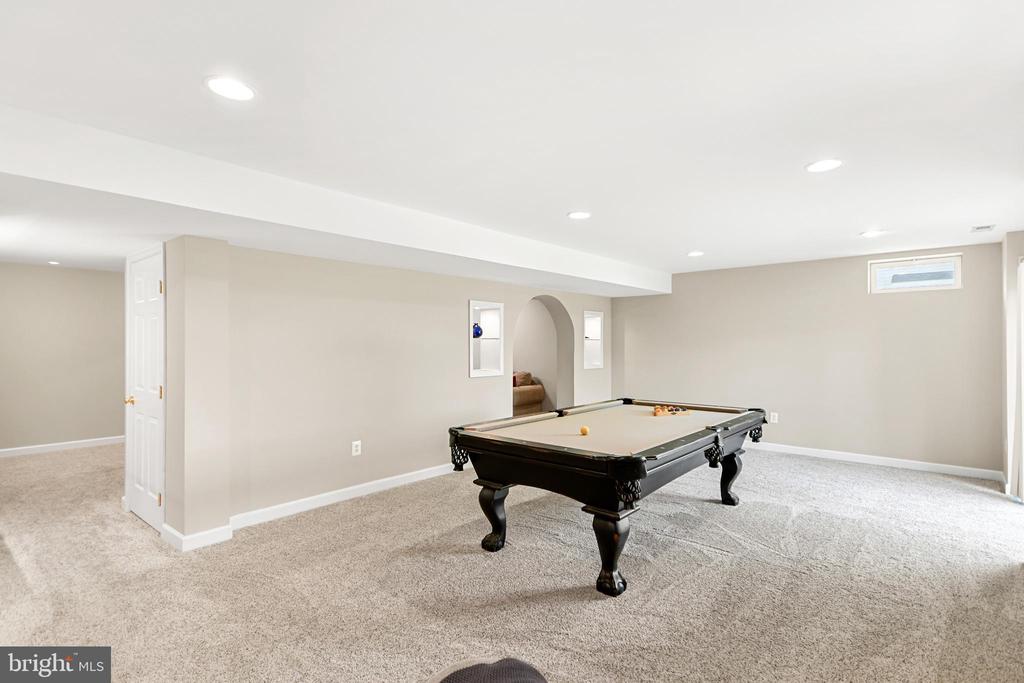 8 N POINTE TERRACE