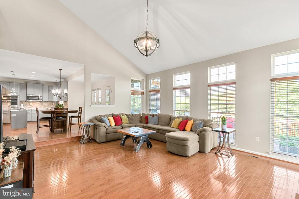 8 N POINTE TERRACE