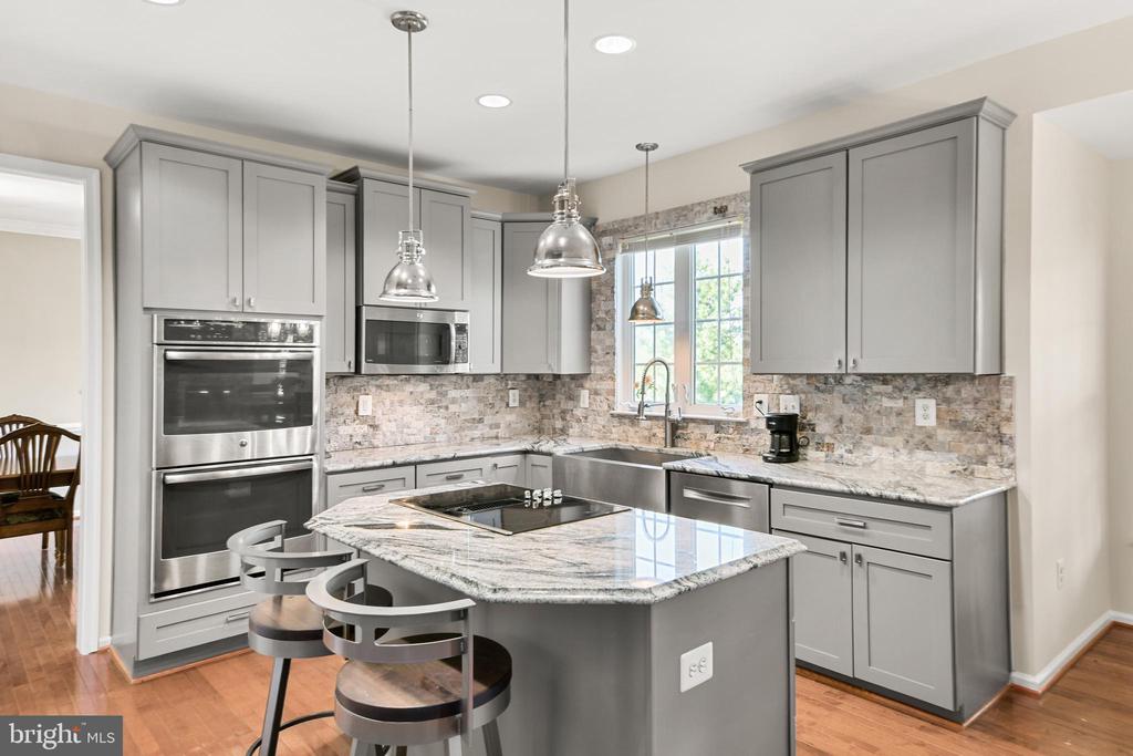 8 N POINTE TERRACE