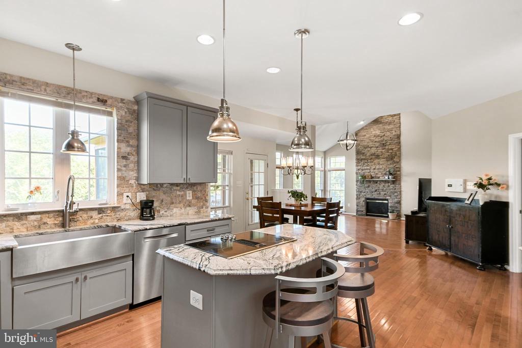 8 N POINTE TERRACE