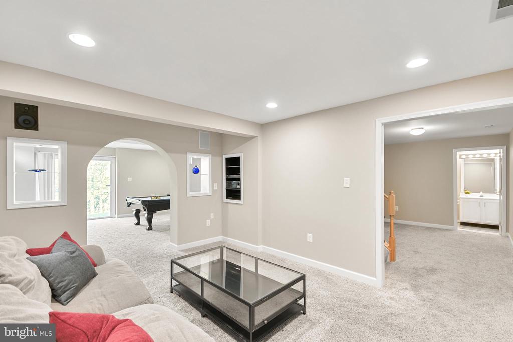 8 N POINTE TERRACE