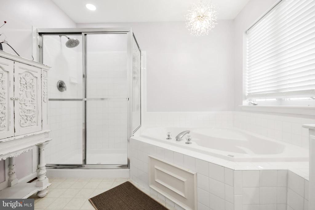 8 N POINTE TERRACE