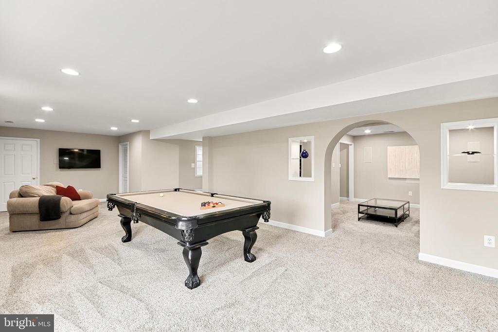 8 N POINTE TERRACE