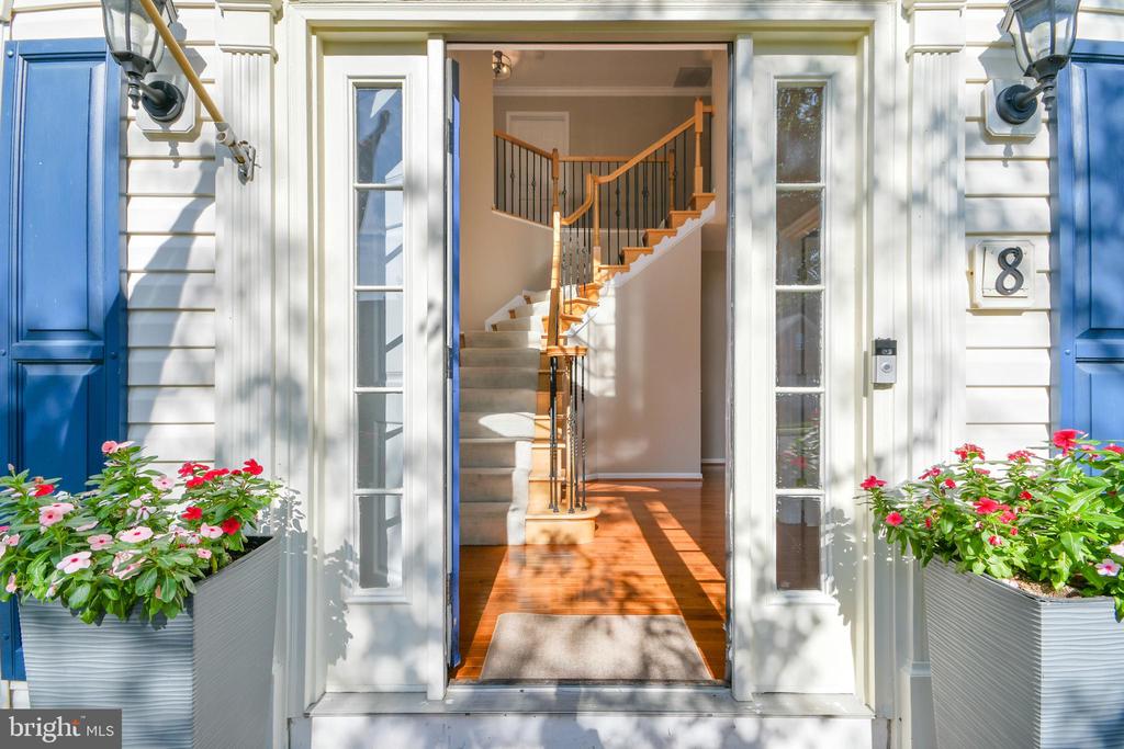 8 N POINTE TERRACE
