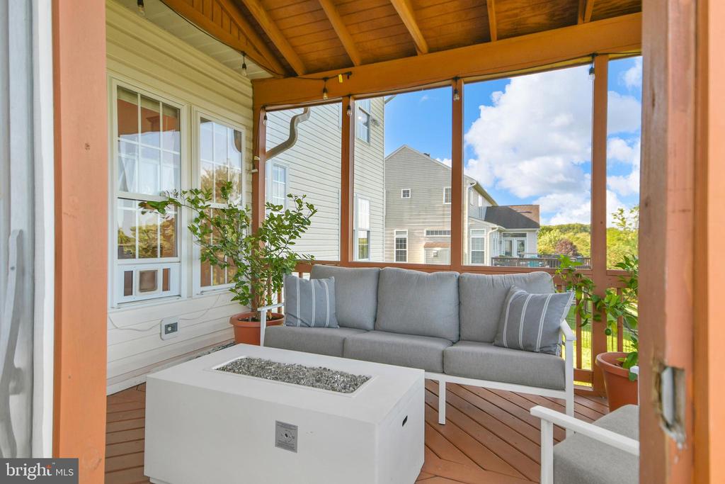 8 N POINTE TERRACE