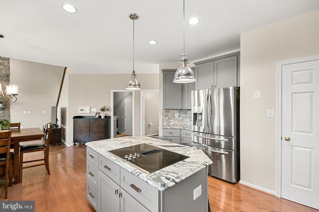 8 N POINTE TERRACE