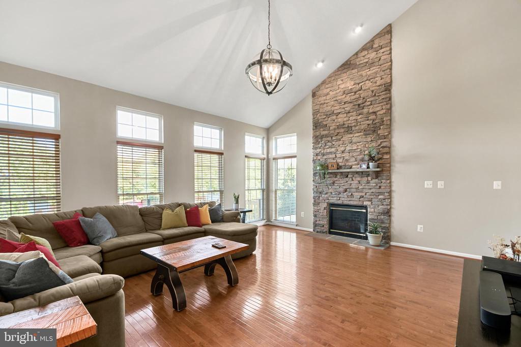 8 N POINTE TERRACE