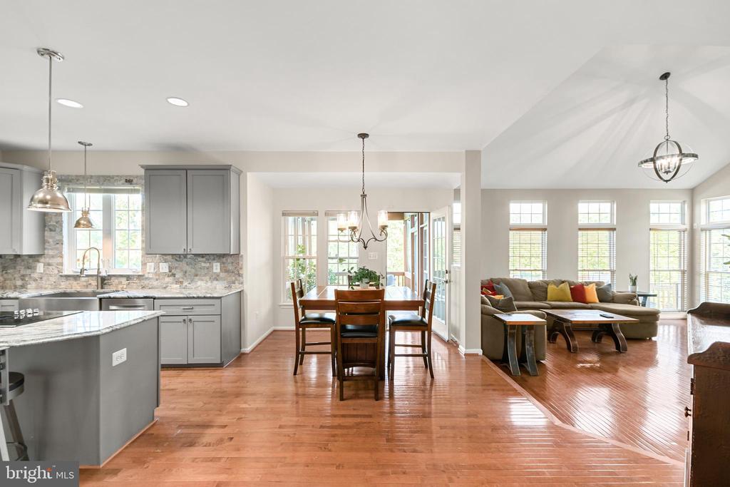 8 N POINTE TERRACE