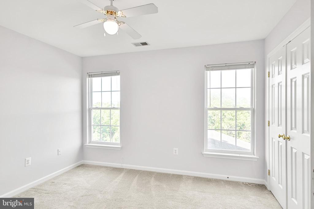 8 N POINTE TERRACE