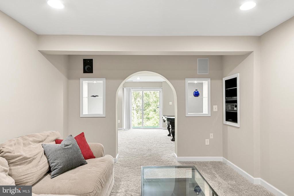 8 N POINTE TERRACE