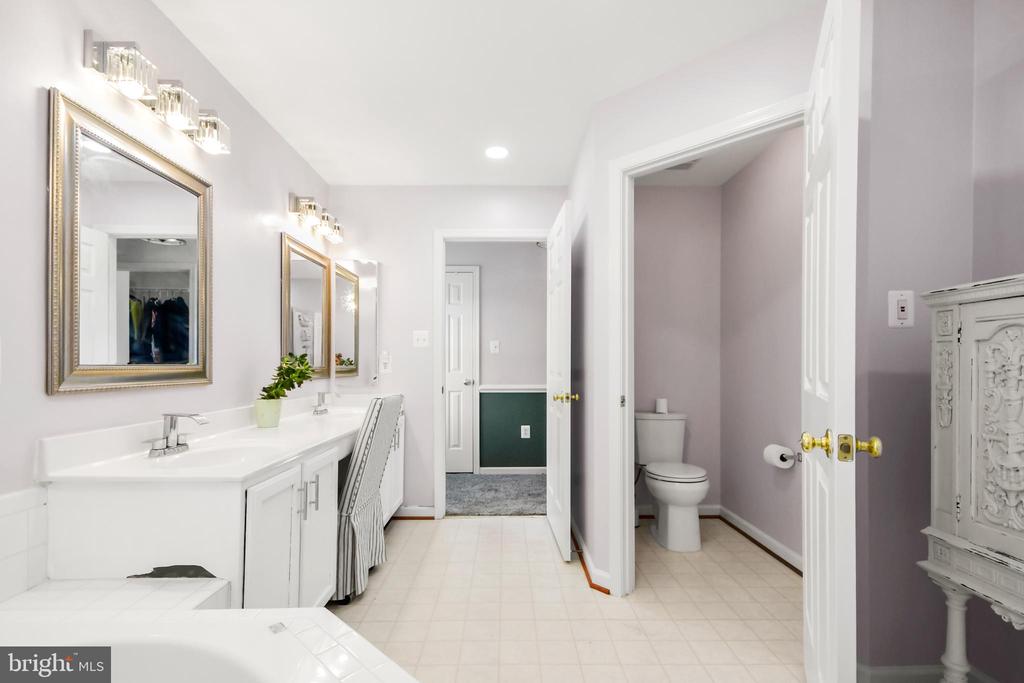 8 N POINTE TERRACE