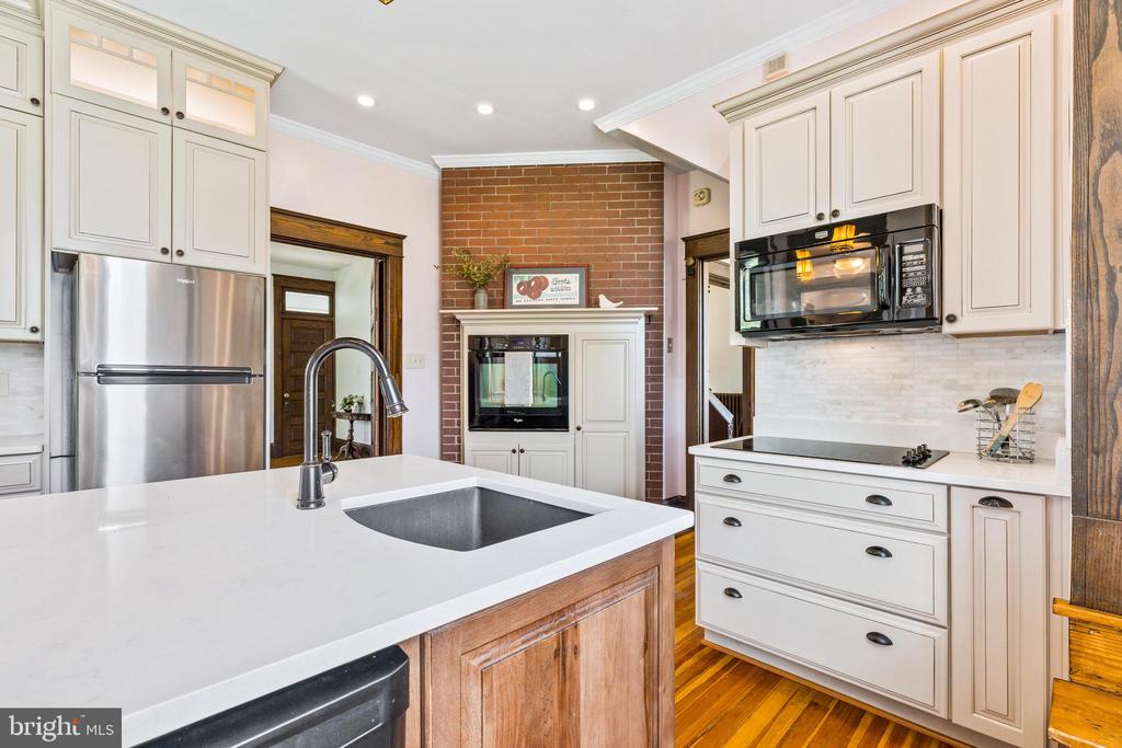 305 E MAIN STREET