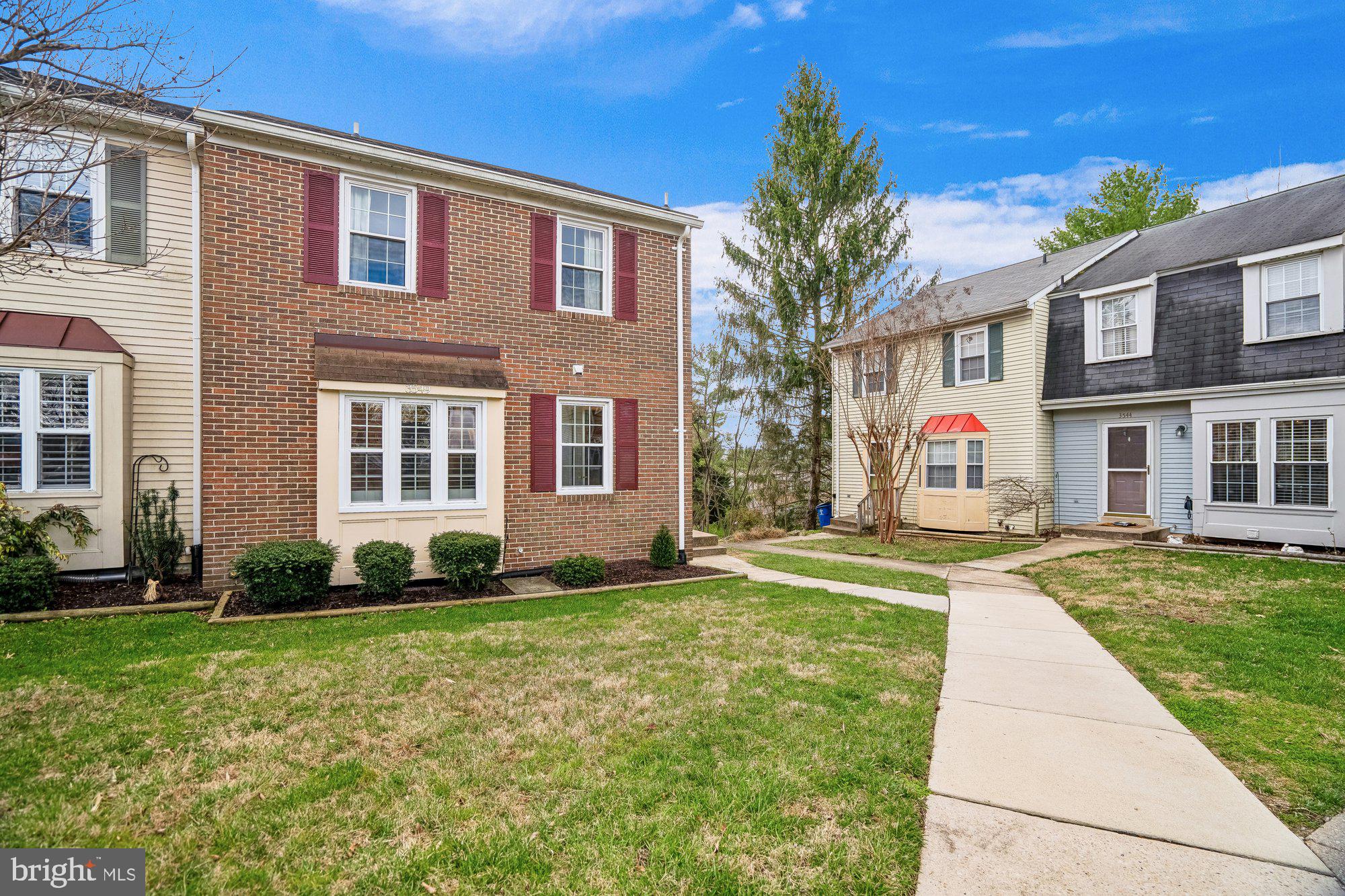 3549 SPLIT RAIL LANE