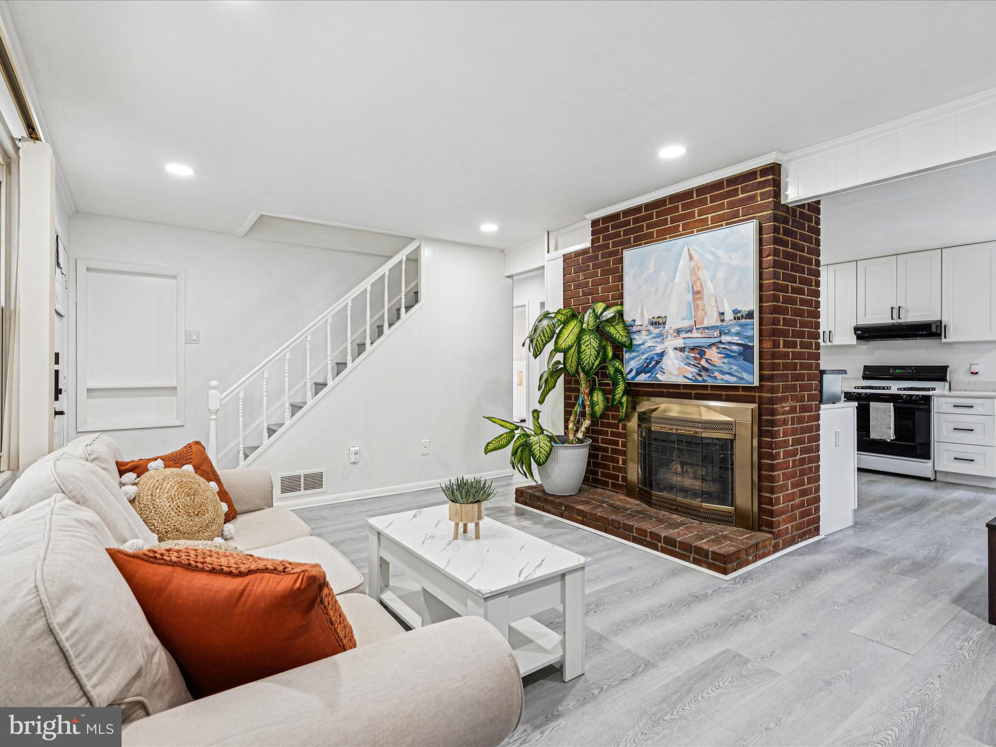 4 CALVIN COURT