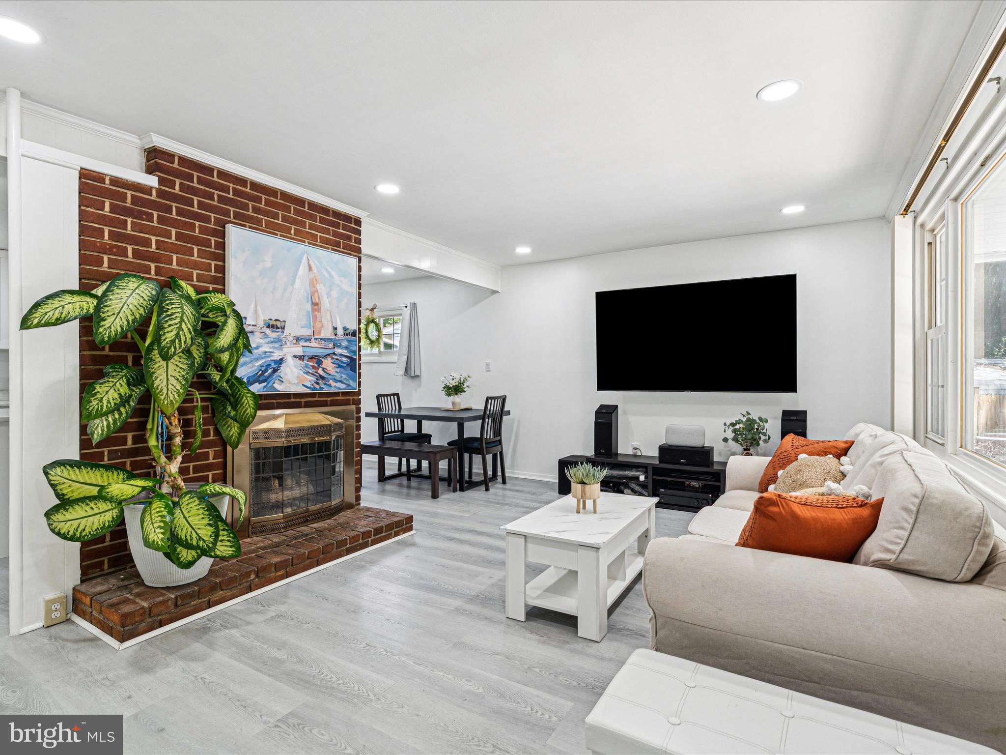 4 CALVIN COURT