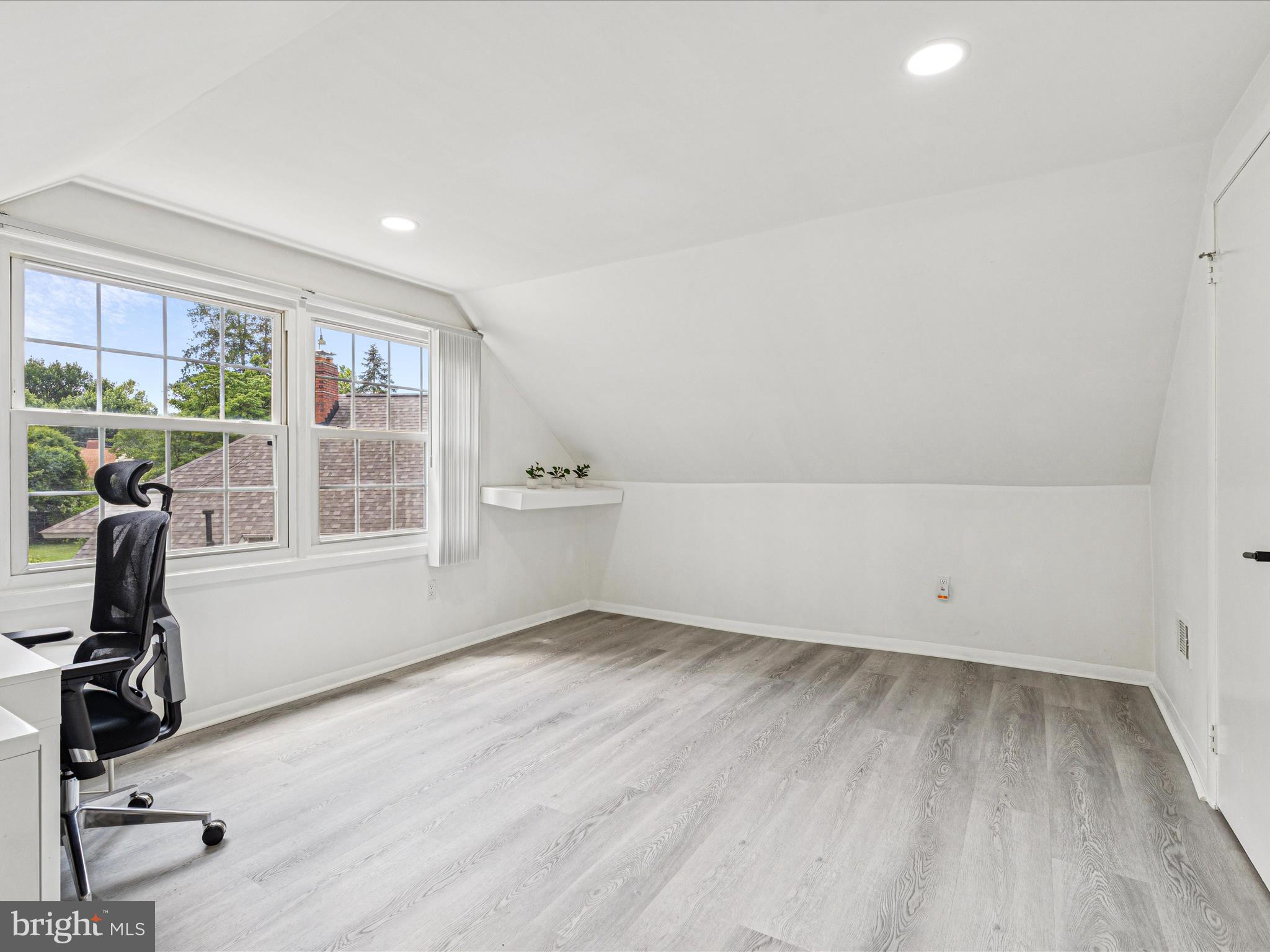 4 CALVIN COURT