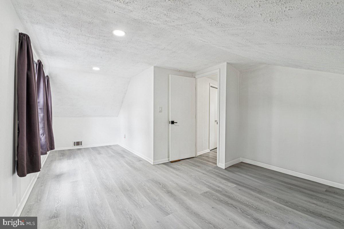 4 CALVIN COURT